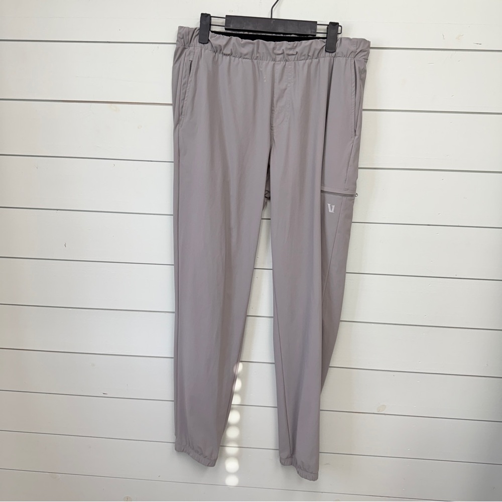 Vuori fleet sport joggers silver gray men’s size medium